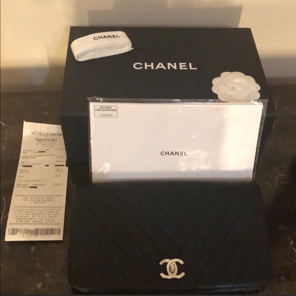 Chanel Wars Clutch Bag🖤🌟 - Picture 5 of 8